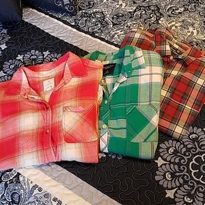 American Eagle Outfitters plaid long-sleeve button